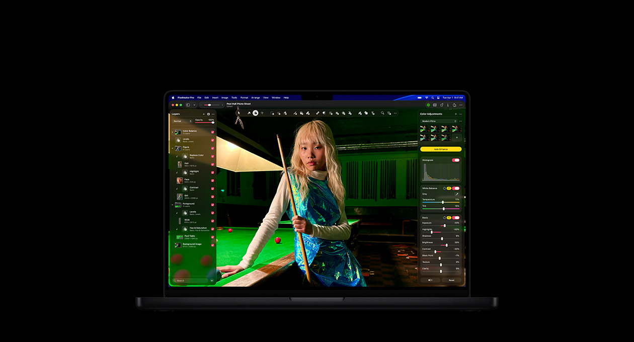 Layar MacBook Pro 16, foto seorang perempuan di ruang biliar, alat penyesuaian warna
