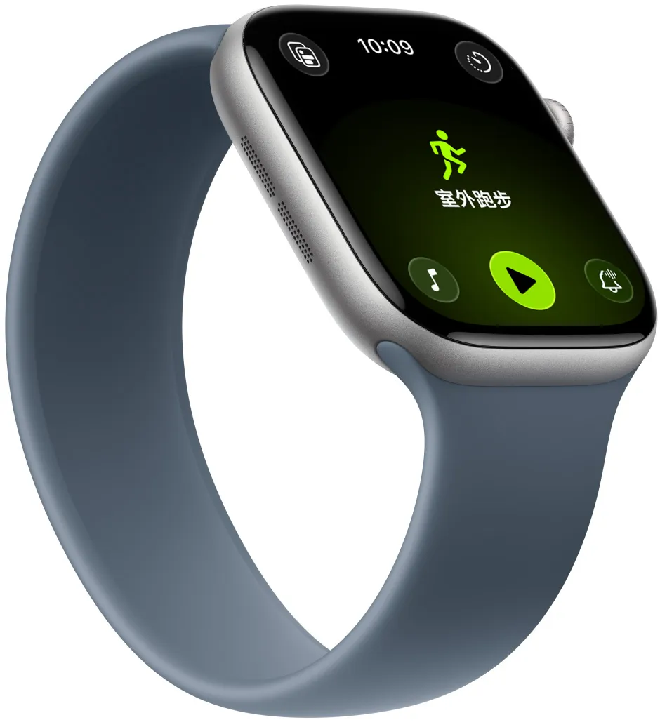 Apple Watch Series 11，展示太空灰色鋁金屬錶殼，搭配錨藍色運動型錶環，螢幕顯示室外跑步訓練，底部顯示 Apple Music 控制項目