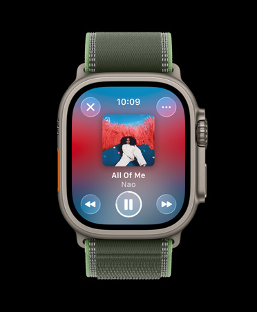 Apple Watch Ultra 3, boett i naturligt titan, Apple Music, träningsspellista, reglage, föregående låt, nästa låt, pausa, terrängloop i neongrönt