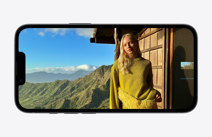 Un iPhone 17e mostrato da davanti, display Super Retina XDR
